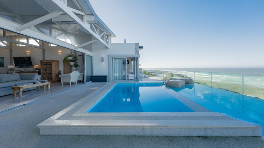 6 Bedroom Property for Sale in Struisbaai Western Cape